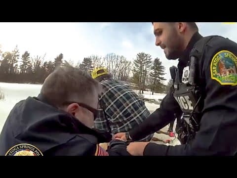 New York police officers help rescue horse that fell through ice