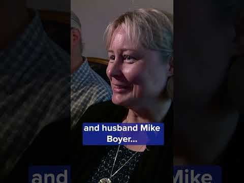 Young artist creates art, sculptures using only her feet