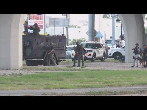 Police activity causes delays on Westbank Expressway near Manhattan Blvd.