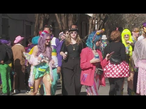 Mardi Gras Day | Bourbon St. getting busy