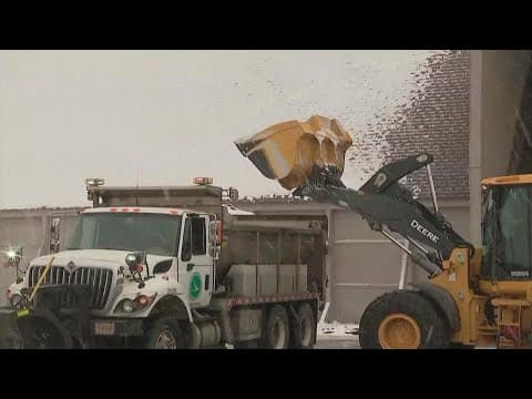 City crews prepare for snowfall ahead of Monday evening commute