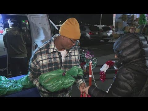 Terry McLaurin partners with Safeway to give away toys and more ahead of the holidays