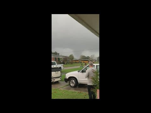 Video shows tornado in Arabi, Louisiana
