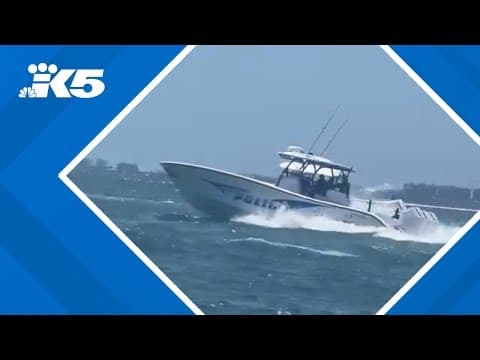 Florida police officer stops runaway boat