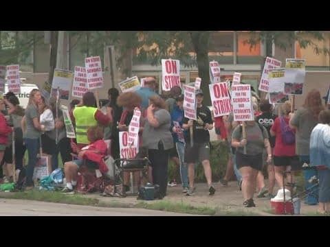 Columbus teachers begin picketing outside school buildings