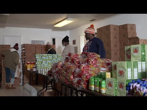 Church volunteers in North Texas hold free food and blanket giveaway