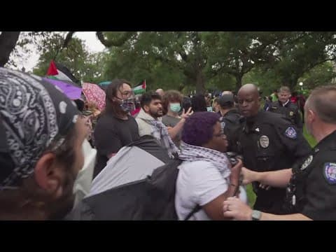 Protesters skirmish with police, attempt to put up tents on Tulane campus
