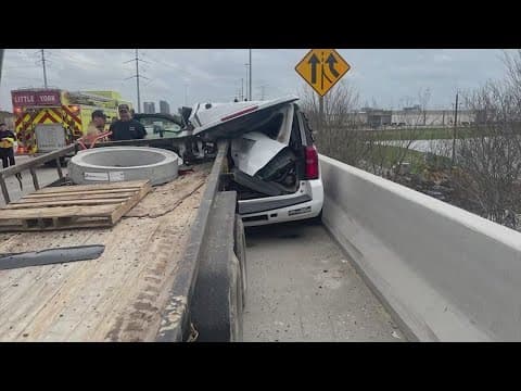 Harris Co. Pct. 4 deputy constable injured when trailer crashed into their vehicle