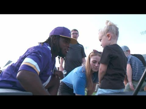 Minnesota Vikings players help foster children return to school