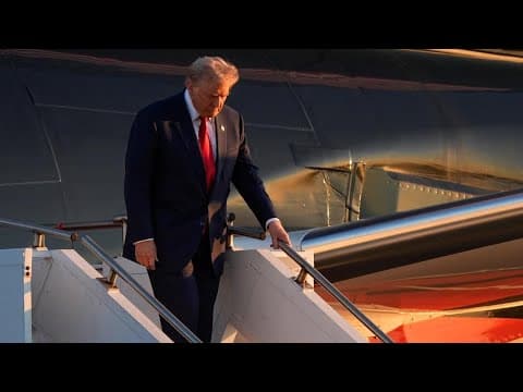 VIDEO: Donald Trump walks off plane in Philadelphia before presidential debate