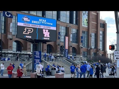 Basketball fans pack Lucas Oil Stadium ahead of Sweet 16 games
