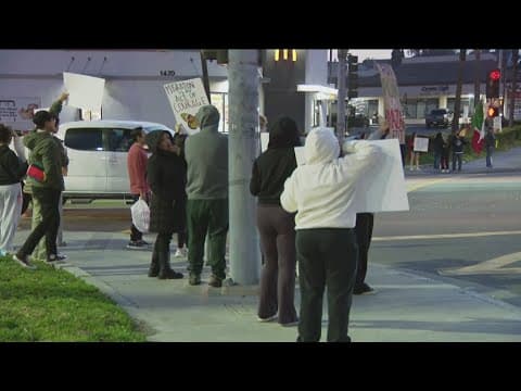 Crowds in Vista rally, speak out against mass deportations on Presidents Day