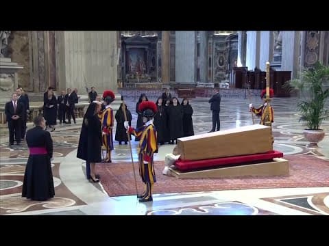 Pope Francis funeral: President Trump, First Lady Melania Trump pay respects at coffin
