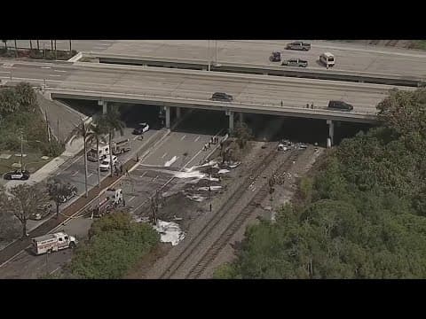 3 people killed and 1 injured when plane crashes in South Florida near a major highway