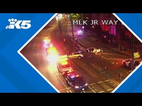 Crash blocks light rail in South Seattle