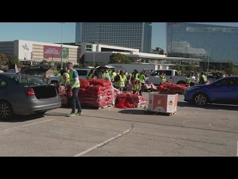 Thanksgiving food drive at AT&T Stadium