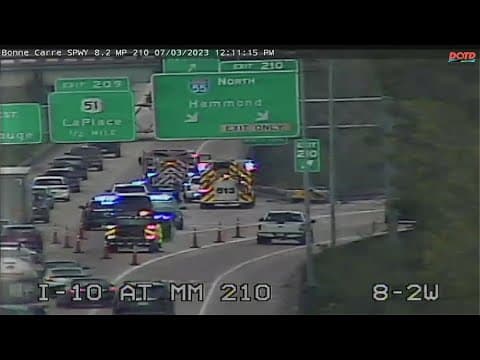 Medical helicopter seen leaving crash on I-10 W, at the end of Spillway
