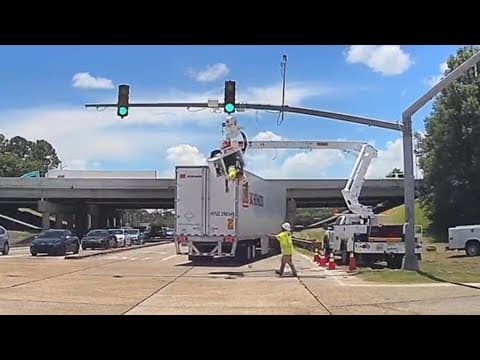 Dashcam captures 18-wheeler clipping lift truck, worker left dangling