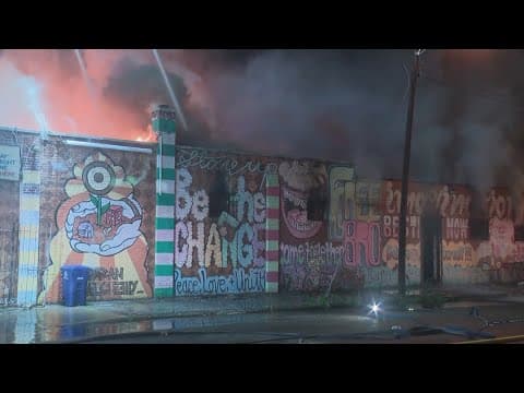 Firefighters battle fire at south Columbus convenience store