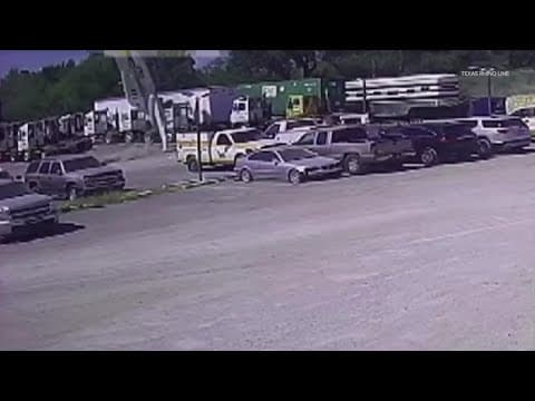 2 killed in plane crash reported north of Fort Worth, officials say