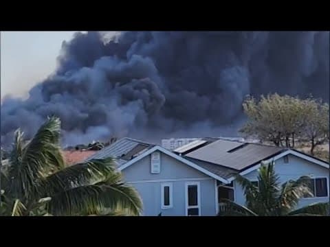 Wildfire on Maui kills at least 6 as it sweeps through historic town