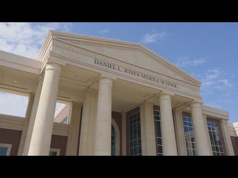 As some school districts shrink, others boom amid record growth