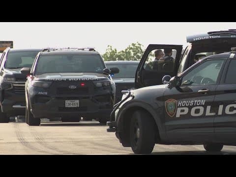 Suspect shot after robbery at store