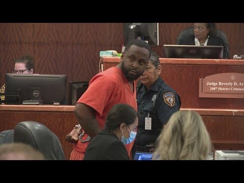 Former Houston park ranger accused of forcing victim to strip, give him money back in jail