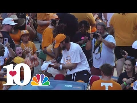 Coach Tony Vitello offers autographs for Vols fans during parade
