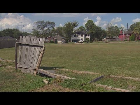 Houston homeowner caught off guard after she says HOA left her to foot the bill for damaged fence