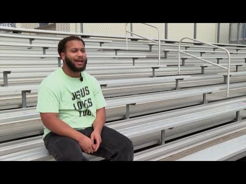 Texas high school senior who was experiencing homelessness earns full-ride scholarship