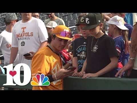 Vols players celebrate beating FSU, earning spot in College World Series finals