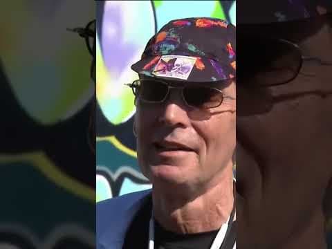 A homeless veteran known for bubble blowing in La Jolla Cove was ticketed by a park ranger.