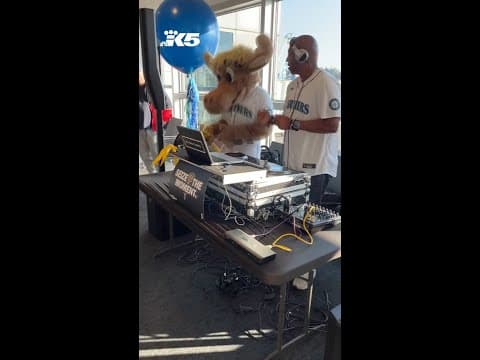Excited fans boarding Mariner flight to Detroit