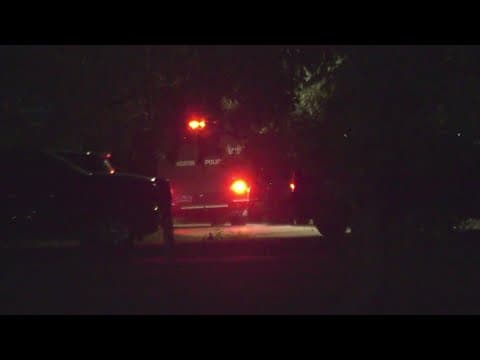 Assault suspect barricades himself in home with 4 kids inside