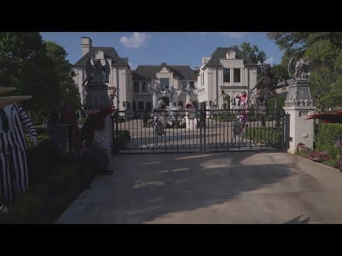 Dallas home goes big on a holiday display, drawing crowds to the neighborhood