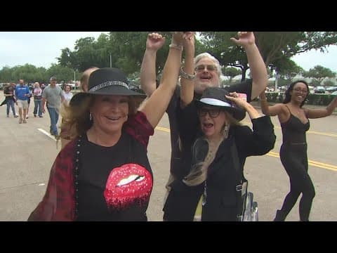 Thousands of fans from around the country rock out with the Rolling Stones in Houston