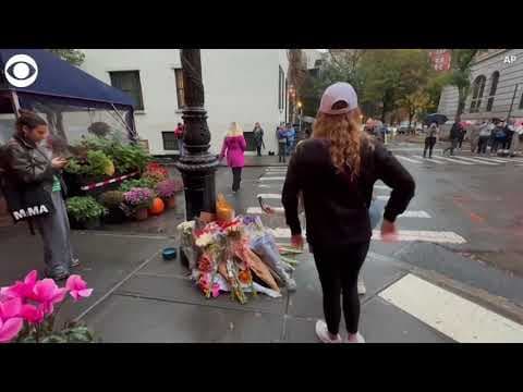 Fans pay tribute to actor Matthew Perry