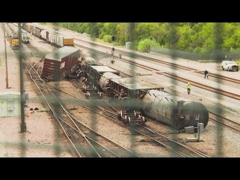 Cleanup underway after train derailment in Fort Worth