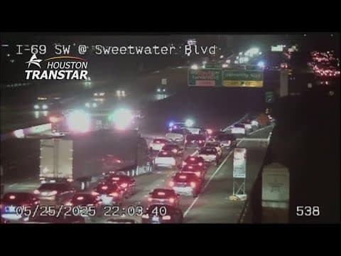 Southbound lanes of Highway 59 at University Boulevard shut down due to crash