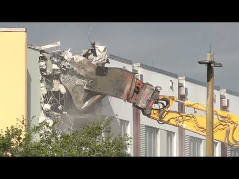 Demolition of the Parkland classroom building where 17 died in 2018 shooting begins