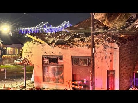 Building collapses on Magazine Street