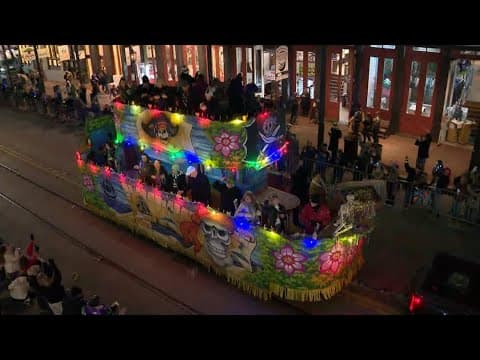 Revelers brave cold for first night of Mardi Gras Galveston