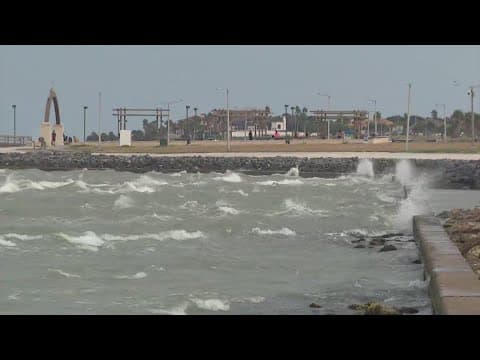 Tracking Harold: KHOU 11's Matt Dougherty is in Corpus Christi, as wind moves in
