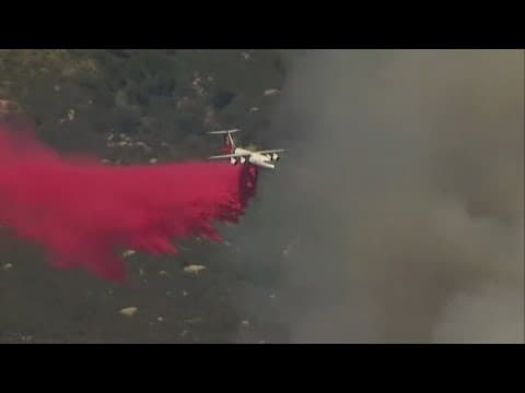 Monte Fire | Planes and helicopters assist in fighting Lakeside brush fire in east San Diego