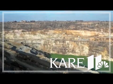 Ukraine, US sign minerals deal