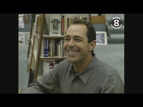 Barry Williams comes to San Diego for 'Growing up Brady' book signing in 1992