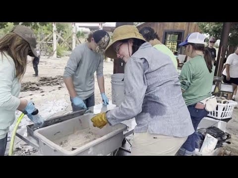Volunteers descend to Texas to assist with recovery efforts