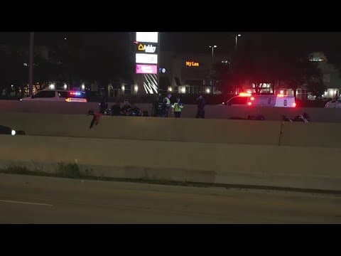 Wreck on I-35W shuts down southbound lanes in Fort Worth
