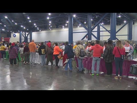 More than 25,000 people enjoy Thanksgiving meal at annual Super Feast